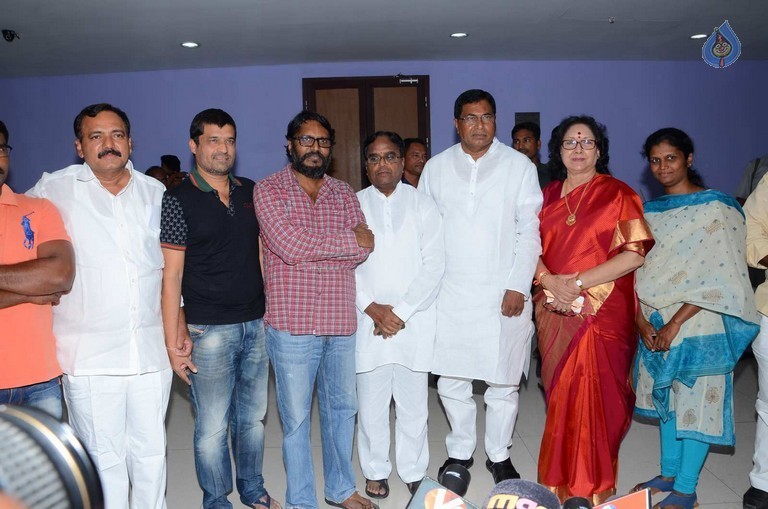 T Congress Leaders Watches Rudramadevi Movie - 26 / 33 photos