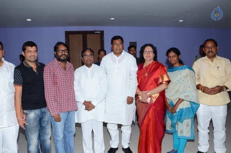 T Congress Leaders Watches Rudramadevi Movie - 31 / 33 photos