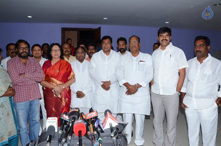 T Congress Leaders Watches Rudramadevi Movie - 33 / 33 photos