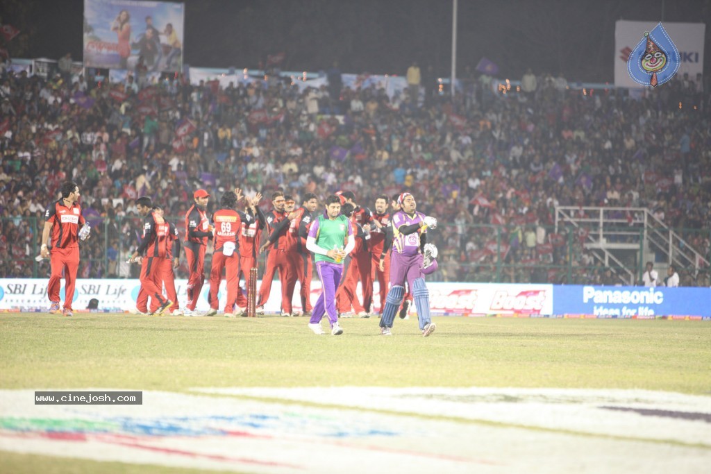 T Warriors vs B Tigers Match More Photos - 96 / 102 photos
