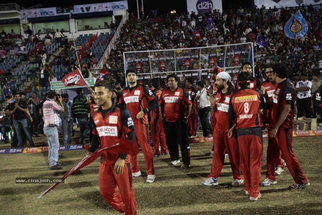 T Warriors vs B Tigers Match More Photos - 101 / 102 photos
