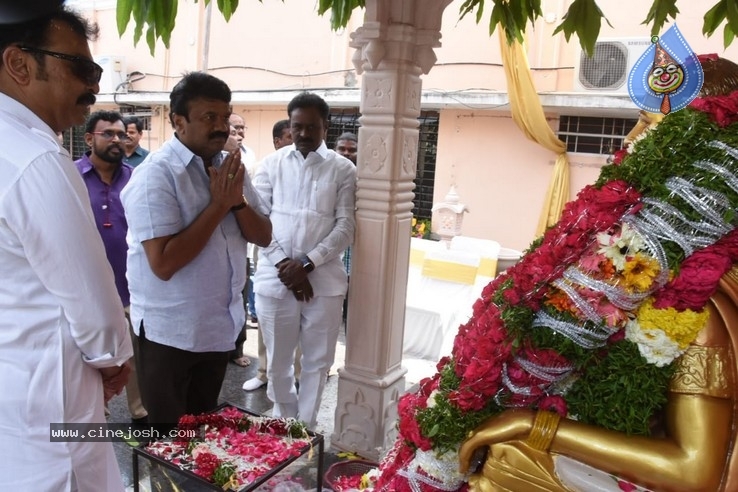 Talasani in Vijaya Nirmala Statue Inauguration - 1 / 4 photos