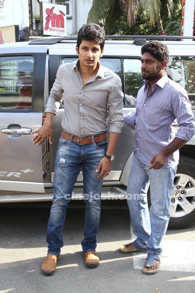 Tamil Celebrities Voting Photos - 12 / 108 photos
