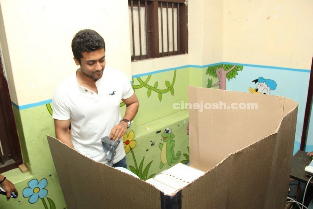 Tamil Celebrities Voting Photos - 15 / 108 photos