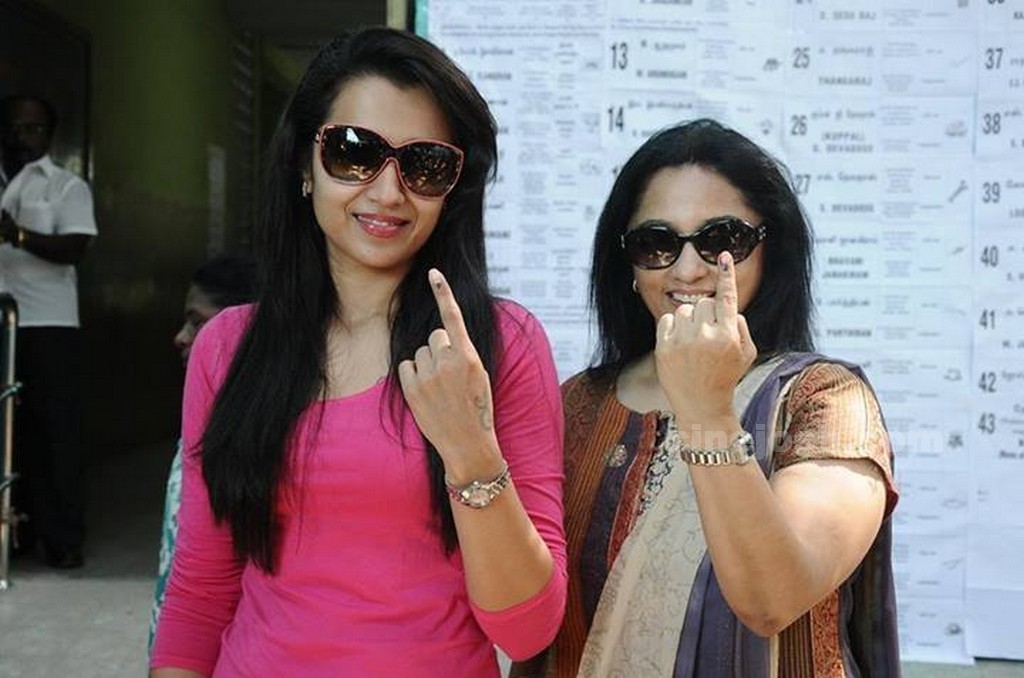 Tamil Celebrities Voting Photos - 23 / 108 photos