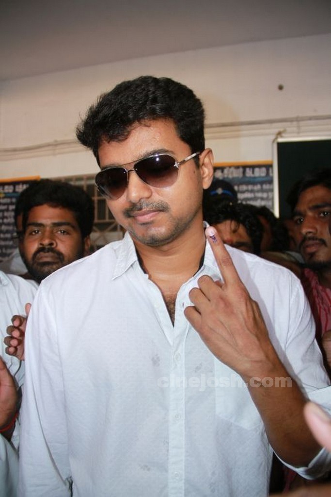 Tamil Celebrities Voting Photos - 33 / 108 photos