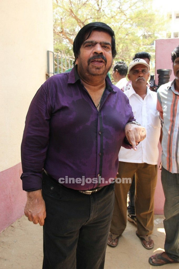 Tamil Celebrities Voting Photos - 34 / 108 photos