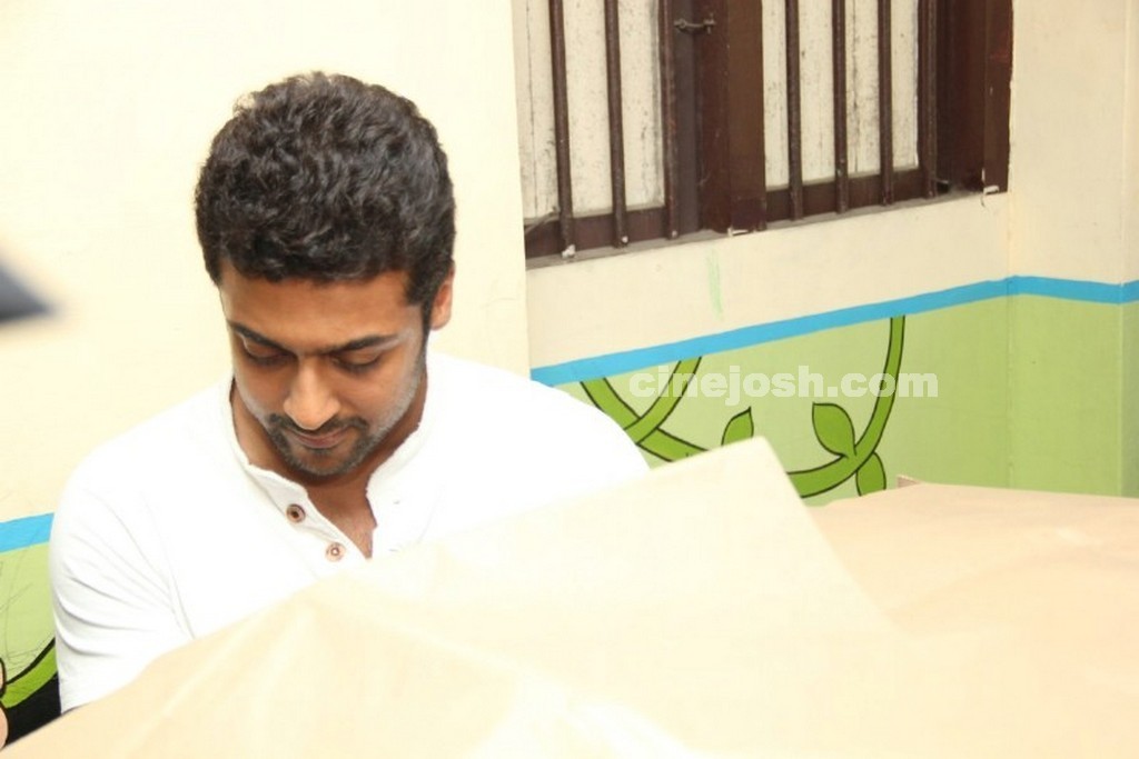 Tamil Celebrities Voting Photos - 40 / 108 photos