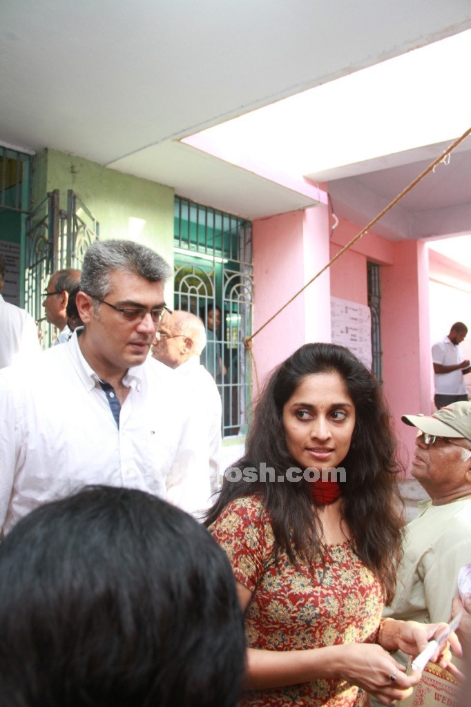 Tamil Celebrities Voting Photos - 43 / 108 photos