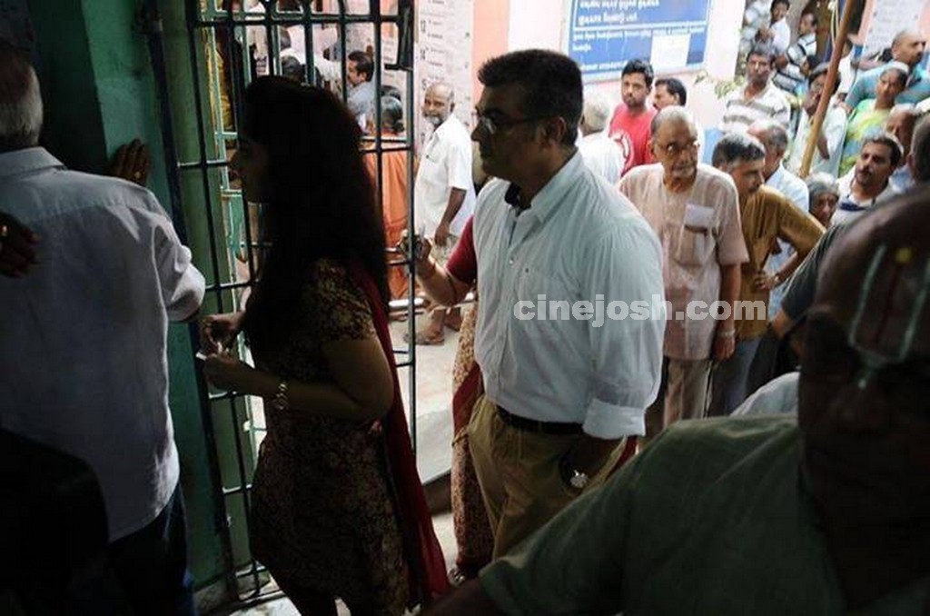 Tamil Celebrities Voting Photos - 63 / 108 photos