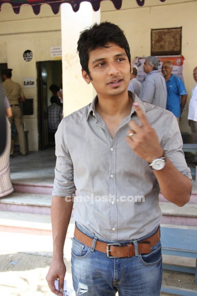 Tamil Celebrities Voting Photos - 71 / 108 photos