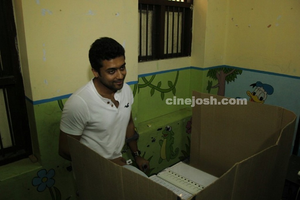 Tamil Celebrities Voting Photos - 75 / 108 photos