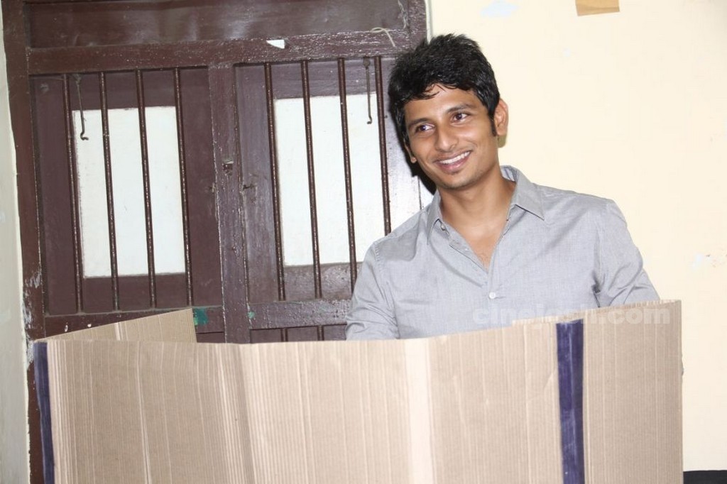Tamil Celebrities Voting Photos - 78 / 108 photos