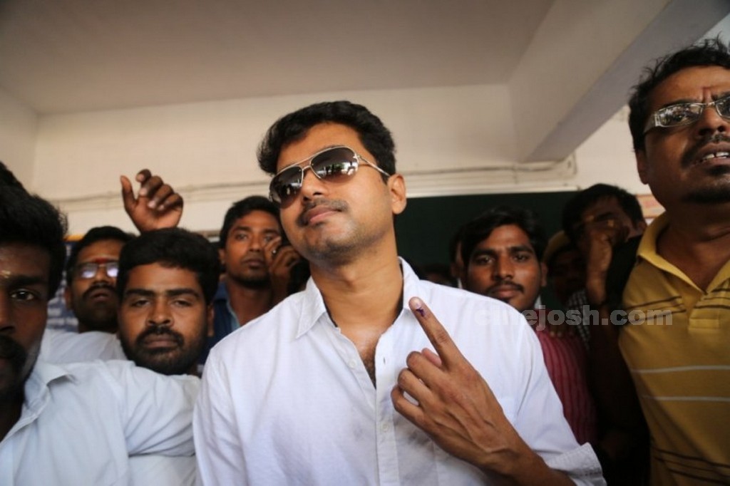 Tamil Celebrities Voting Photos - 80 / 108 photos