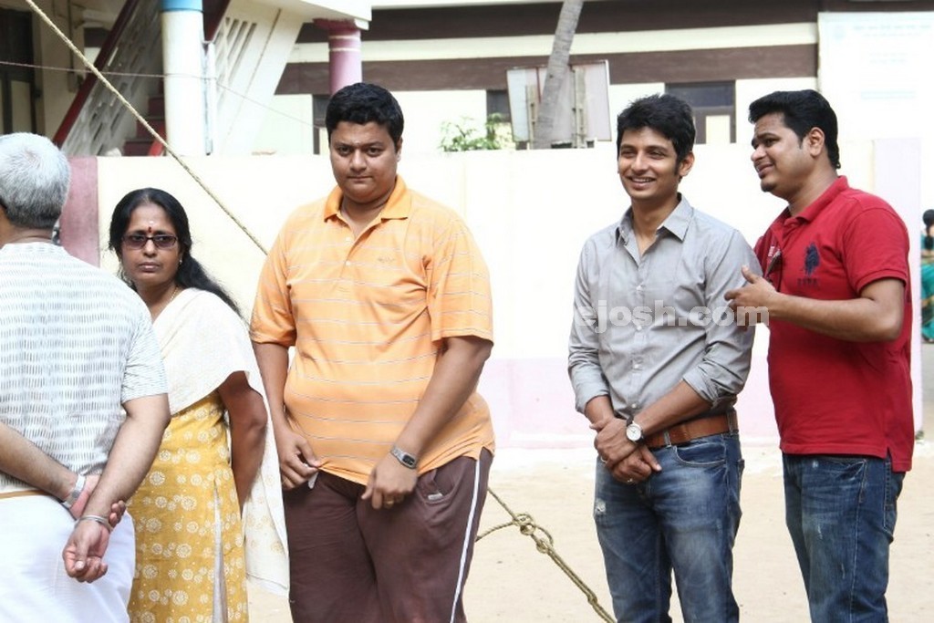 Tamil Celebrities Voting Photos - 81 / 108 photos