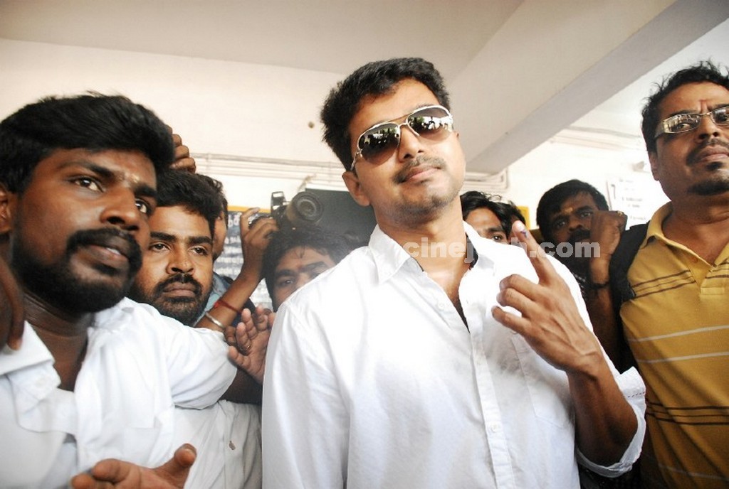 Tamil Celebrities Voting Photos - 86 / 108 photos