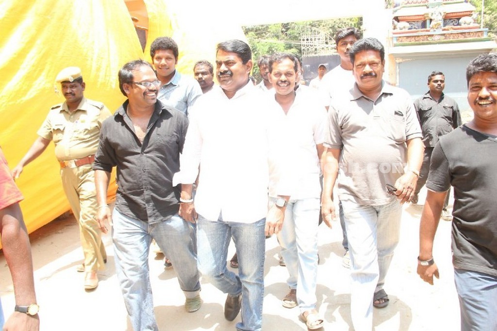 Tamil Celebrities Voting Photos - 87 / 108 photos