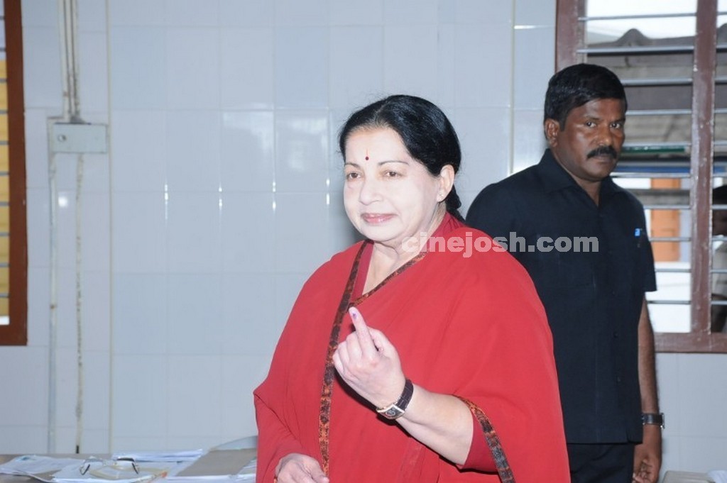 Tamil Celebrities Voting Photos - 95 / 108 photos
