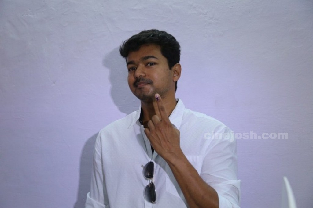 Tamil Celebrities Voting Photos - 107 / 108 photos