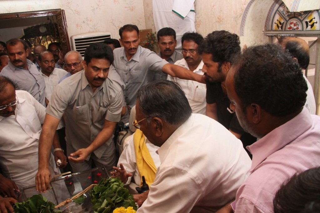 Tamil Director Ramanarayanan Condolences Photos - 100 / 151 photos