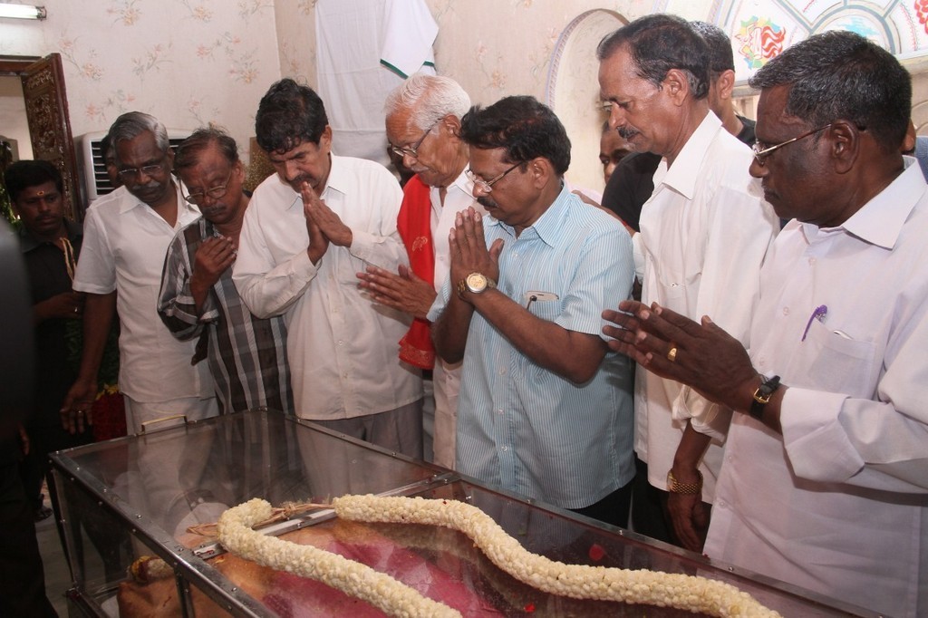 Tamil Director Ramanarayanan Condolences Photos - 133 / 151 photos
