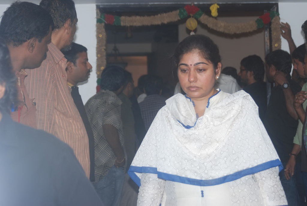Tamil Film Industry Condoles Ilayaraja's Wife - 11 / 85 photos