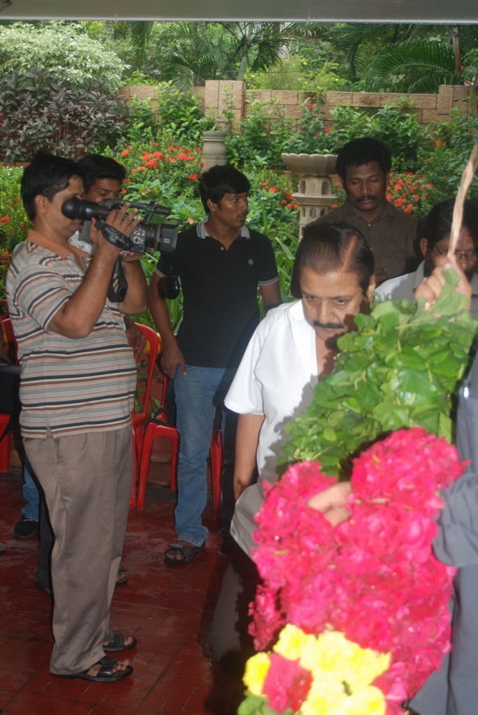 Tamil Film Industry Condoles Ilayaraja's Wife - 16 / 85 photos