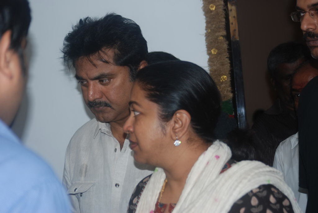 Tamil Film Industry Condoles Ilayaraja's Wife - 21 / 85 photos