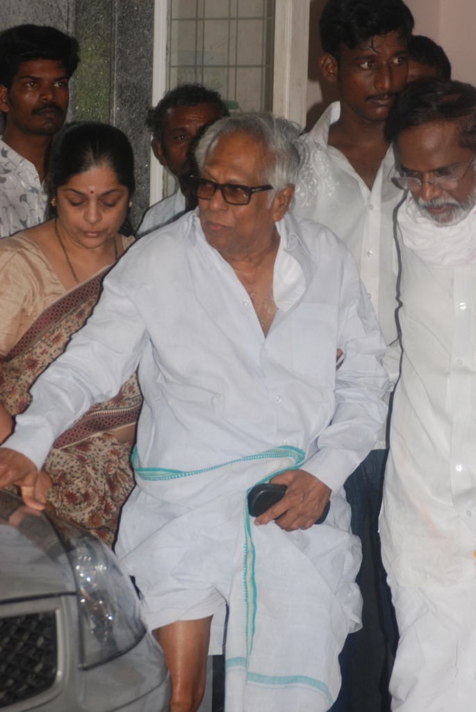 Tamil Film Industry Condoles Ilayaraja's Wife - 25 / 85 photos