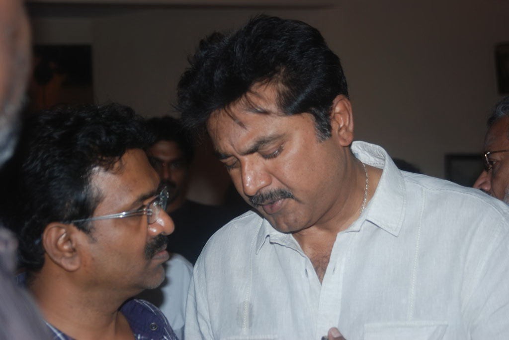 Tamil Film Industry Condoles Ilayaraja's Wife - 26 / 85 photos