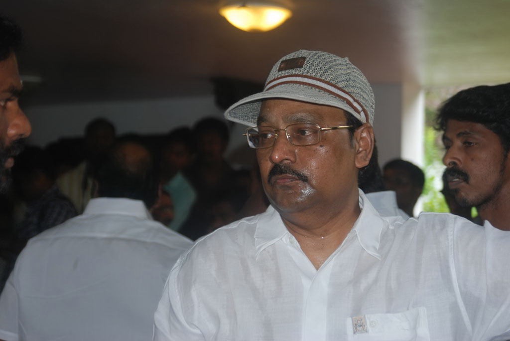 Tamil Film Industry Condoles Ilayaraja's Wife - 28 / 85 photos