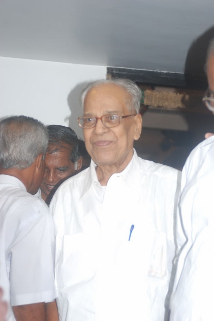 Tamil Film Industry Condoles Ilayaraja's Wife - 32 / 85 photos