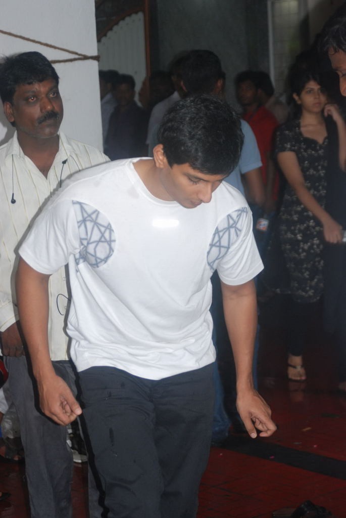 Tamil Film Industry Condoles Ilayaraja's Wife - 38 / 85 photos