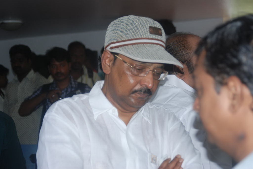 Tamil Film Industry Condoles Ilayaraja's Wife - 40 / 85 photos