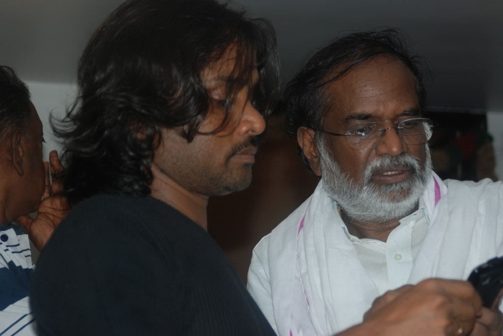 Tamil Film Industry Condoles Ilayaraja's Wife - 47 / 85 photos