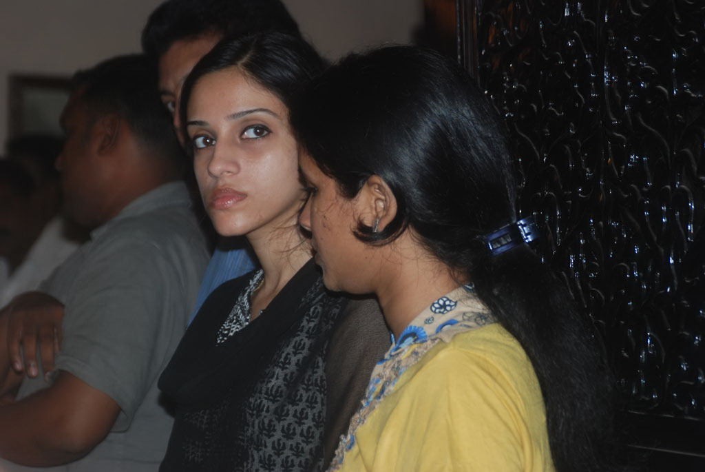 Tamil Film Industry Condoles Ilayaraja's Wife - 50 / 85 photos