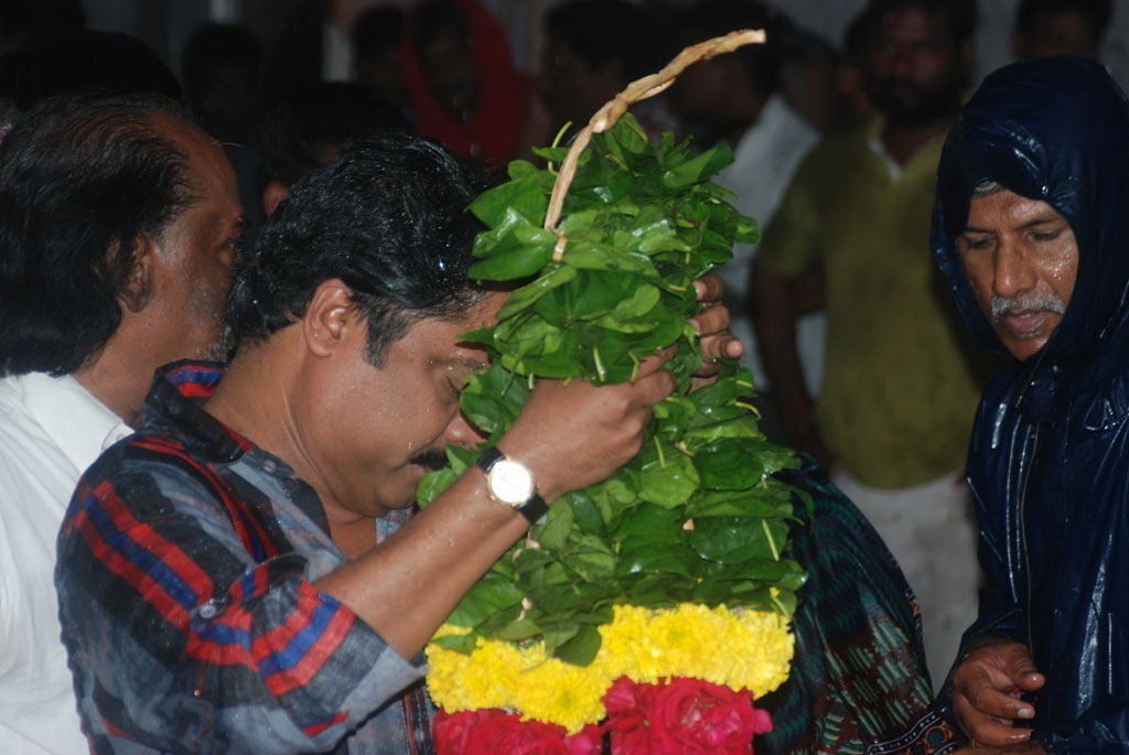 Tamil Film Industry Condoles Ilayaraja's Wife - 74 / 85 photos