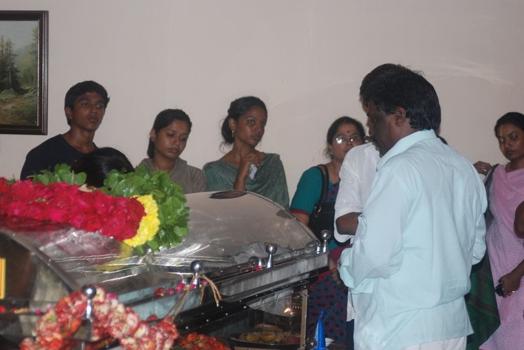 Tamil Film Industry Condoles Ilayaraja's Wife - 80 / 85 photos