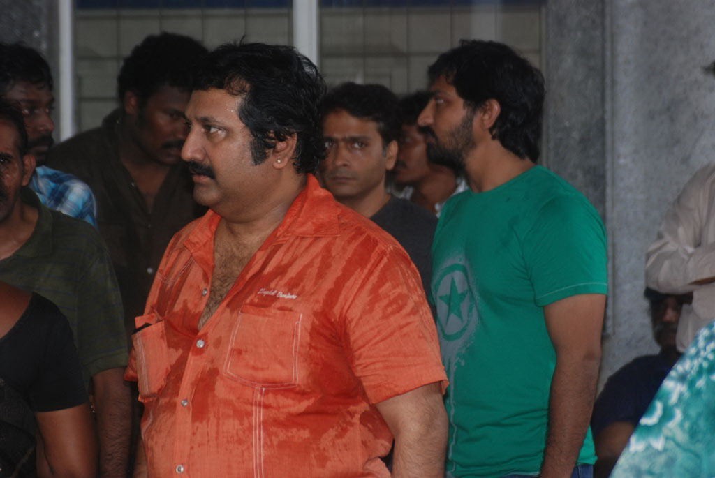 Tamil Film Industry Condoles Ilayaraja's Wife - 81 / 85 photos