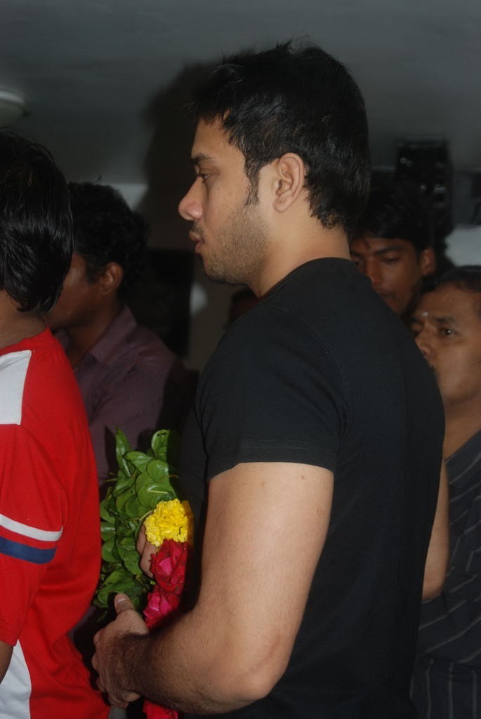 Tamil Film Industry Condoles Ilayaraja's Wife - 82 / 85 photos