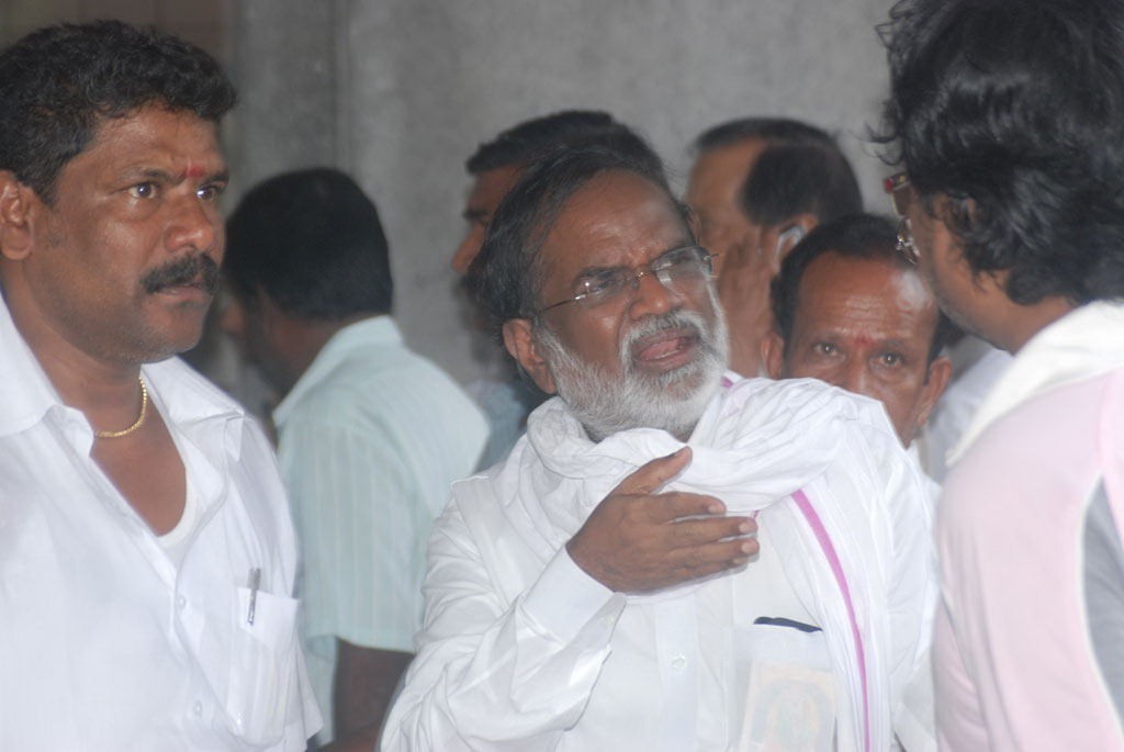 Tamil Film Industry Condoles Ilayaraja's Wife - 85 / 85 photos