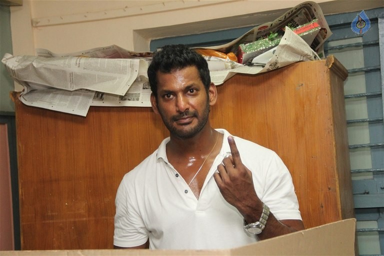 Tamil Nadu Assembly Election 2016 - 4 / 72 photos
