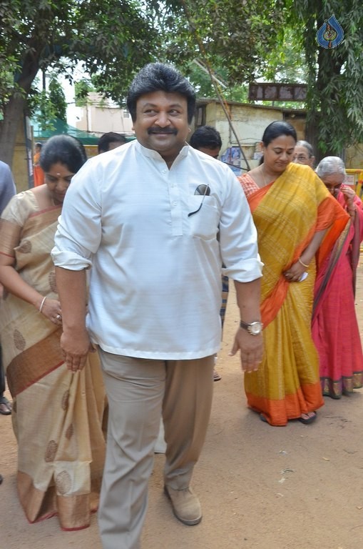 Tamil Nadu Assembly Election 2016 - 11 / 72 photos