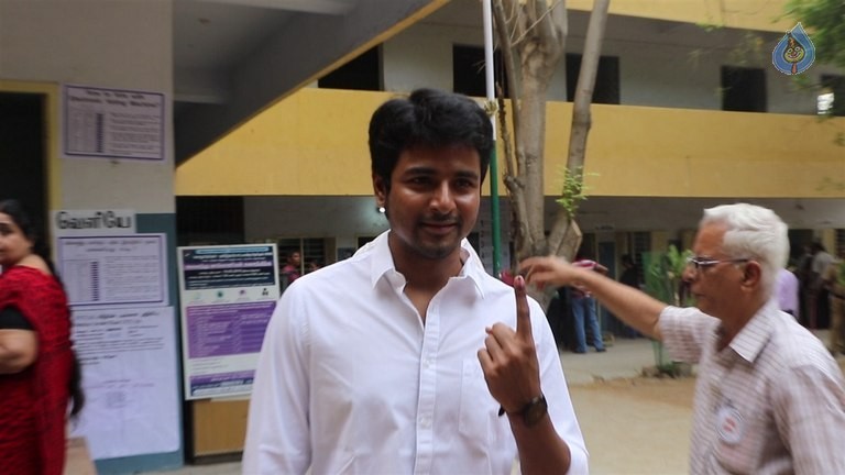 Tamil Nadu Assembly Election 2016 - 16 / 72 photos