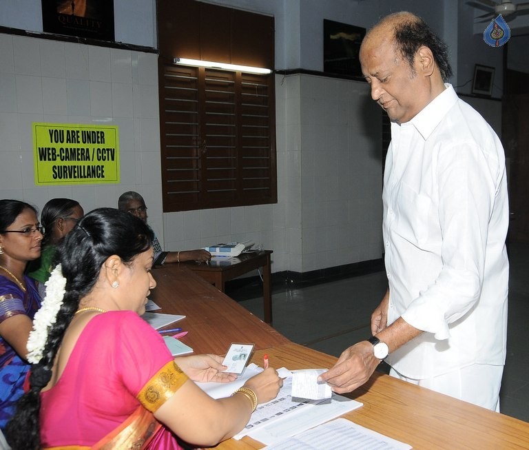 Tamil Nadu Assembly Election 2016 - 17 / 72 photos