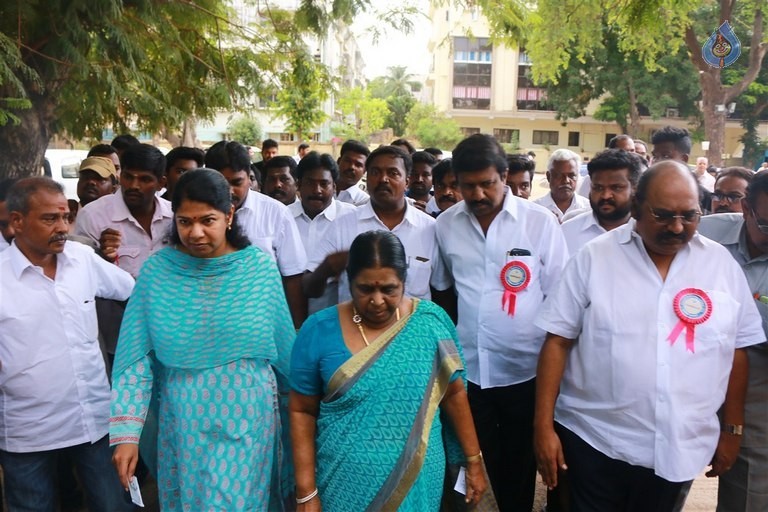 Tamil Nadu Assembly Election 2016 - 18 / 72 photos