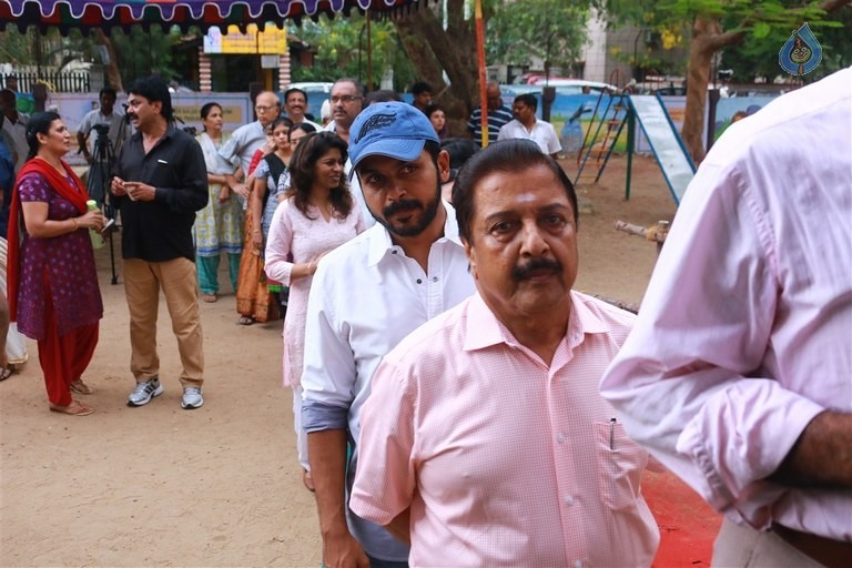 Tamil Nadu Assembly Election 2016 - 36 / 72 photos