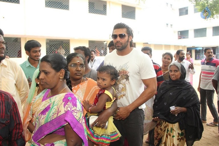 Tamil Nadu Assembly Election 2016 - 38 / 72 photos