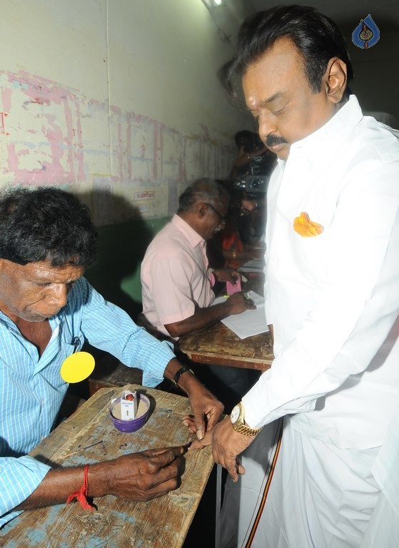 Tamil Nadu Assembly Election 2016 - 47 / 72 photos