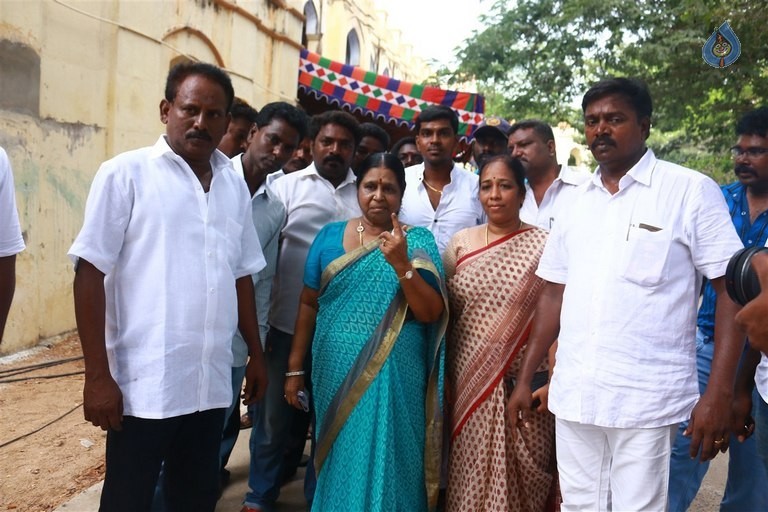 Tamil Nadu Assembly Election 2016 - 49 / 72 photos